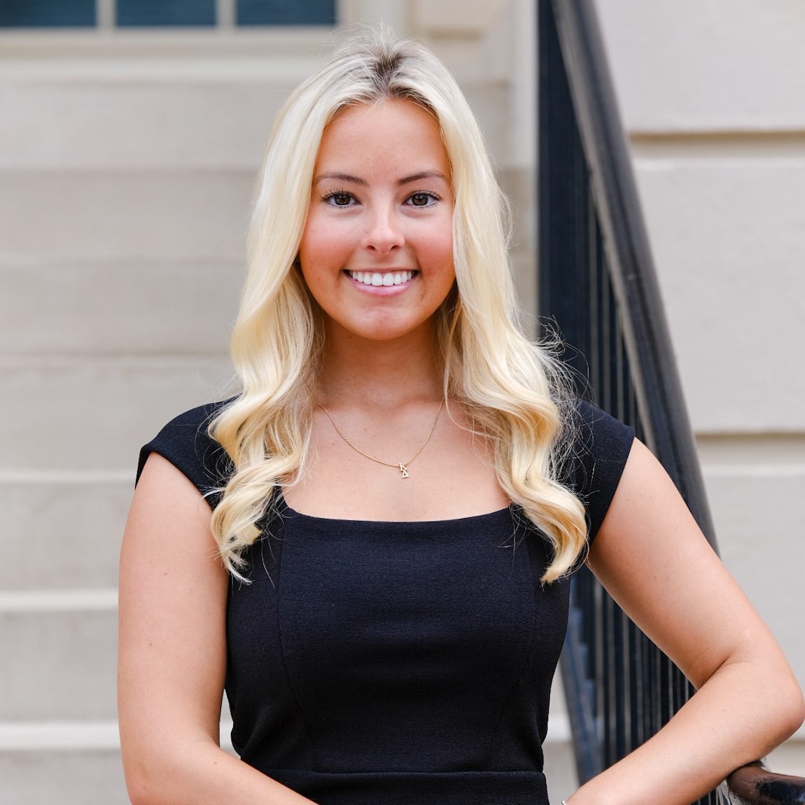 A headshot of Lindsay Cox.